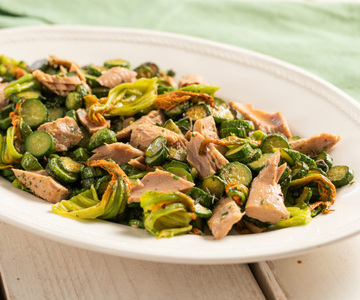 Courgette en tonijn in de pan