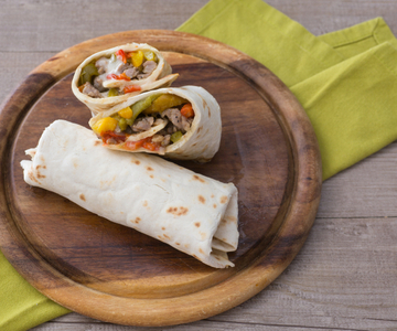 Piadina met salsiccia en gegrilde paprika