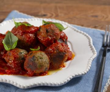 Aubergineballetjes in tomatensaus