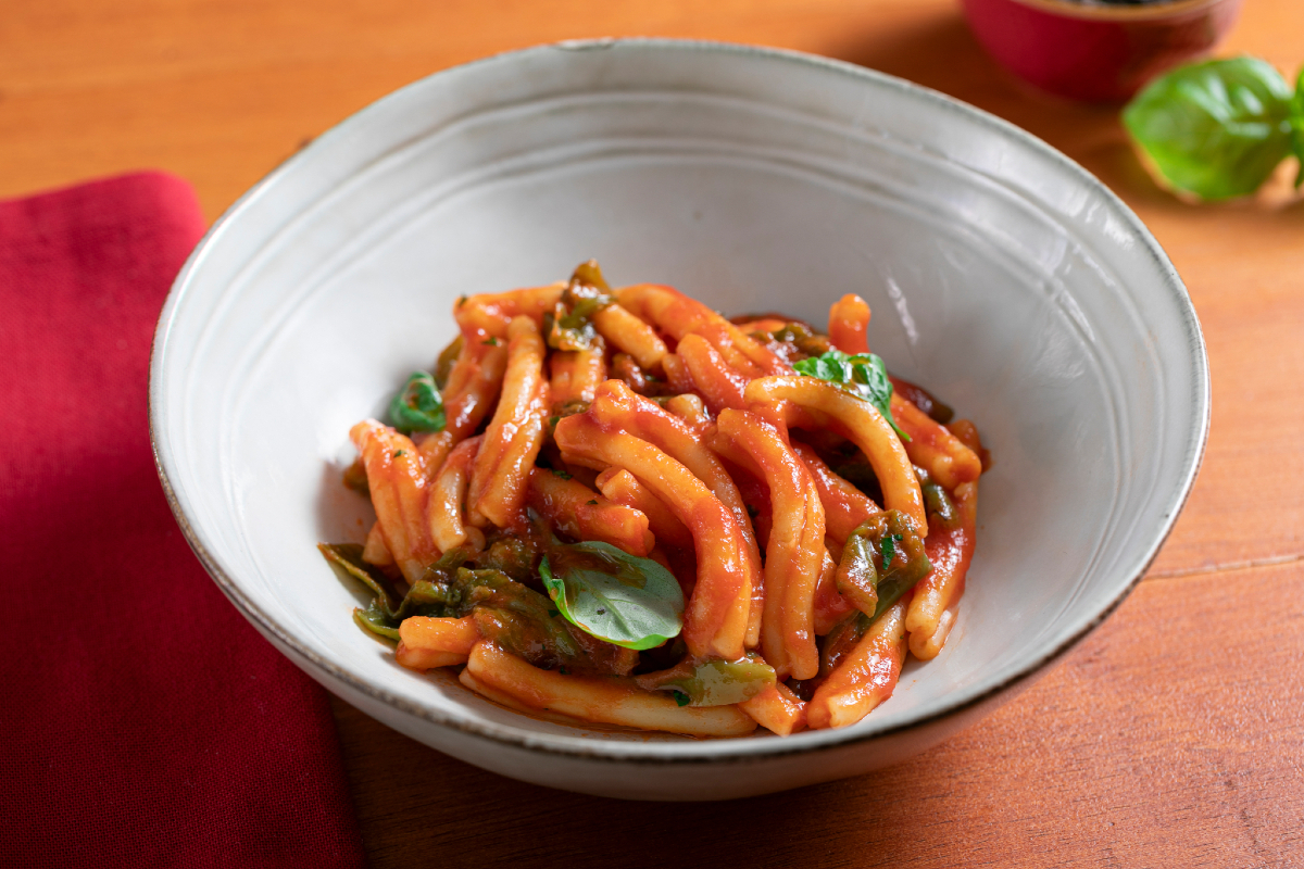Pasta met tomatensaus en friggitelli