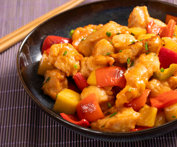 Kip in zoetzure saus met paprika en ananas