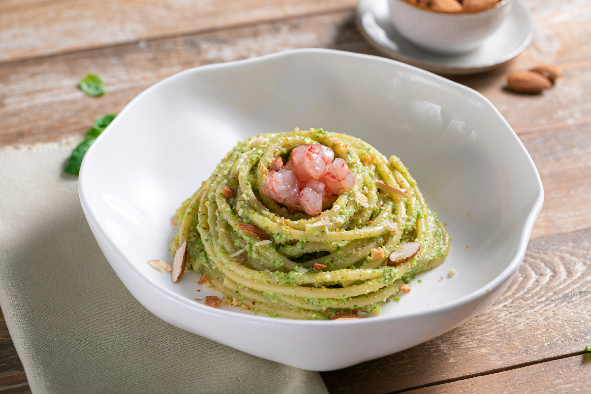 Pasta met friggitelli en rauwe garnalen