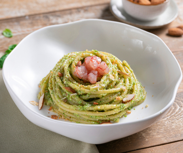 Pasta met friggitelli en rauwe garnalen