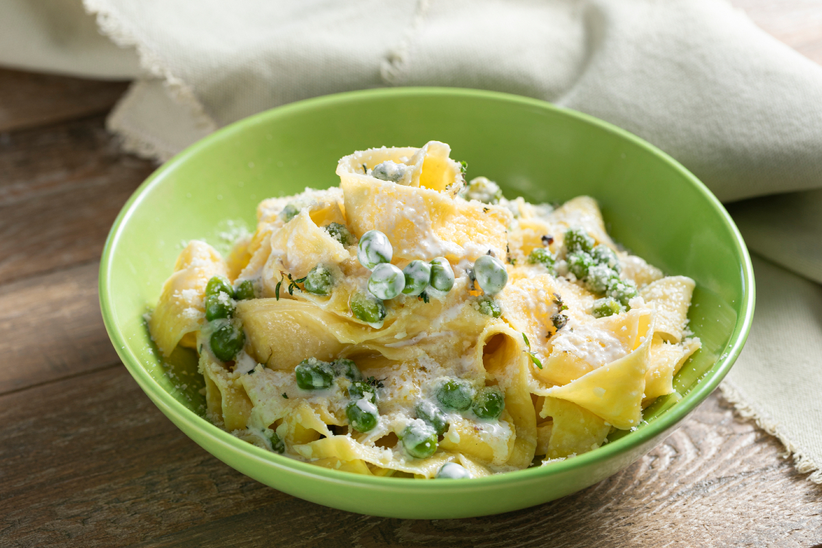 Pasta met room en doperwten