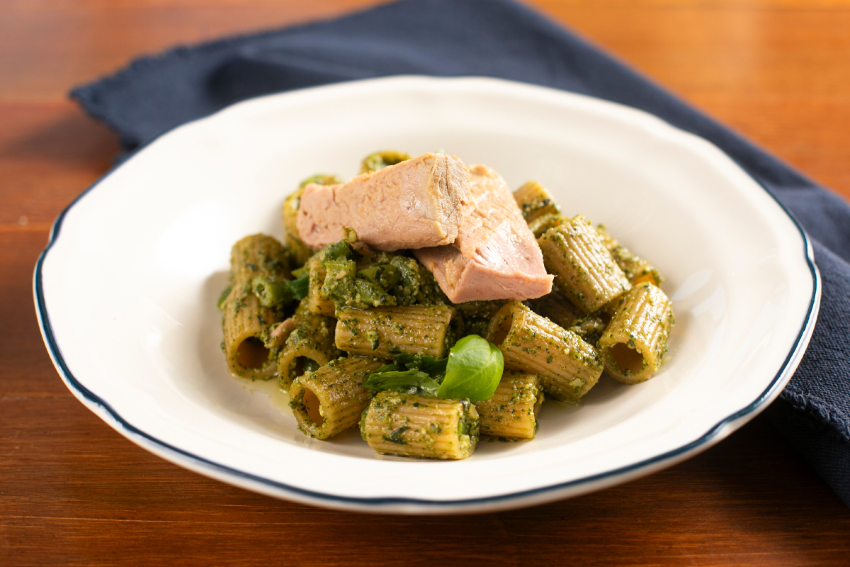 Pasta met pesto, sperziebonen en tonijn