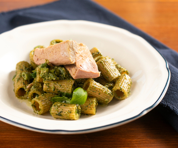 Pasta met pesto, sperziebonen en tonijn