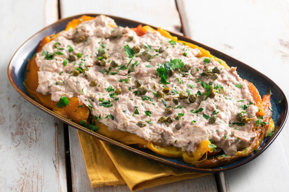 Gegrilde paprika's met tonijnsaus