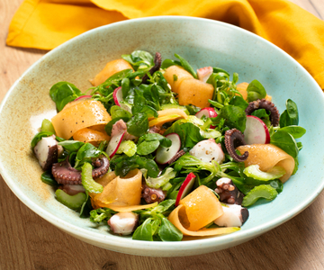 Salade met octopus en meloen
