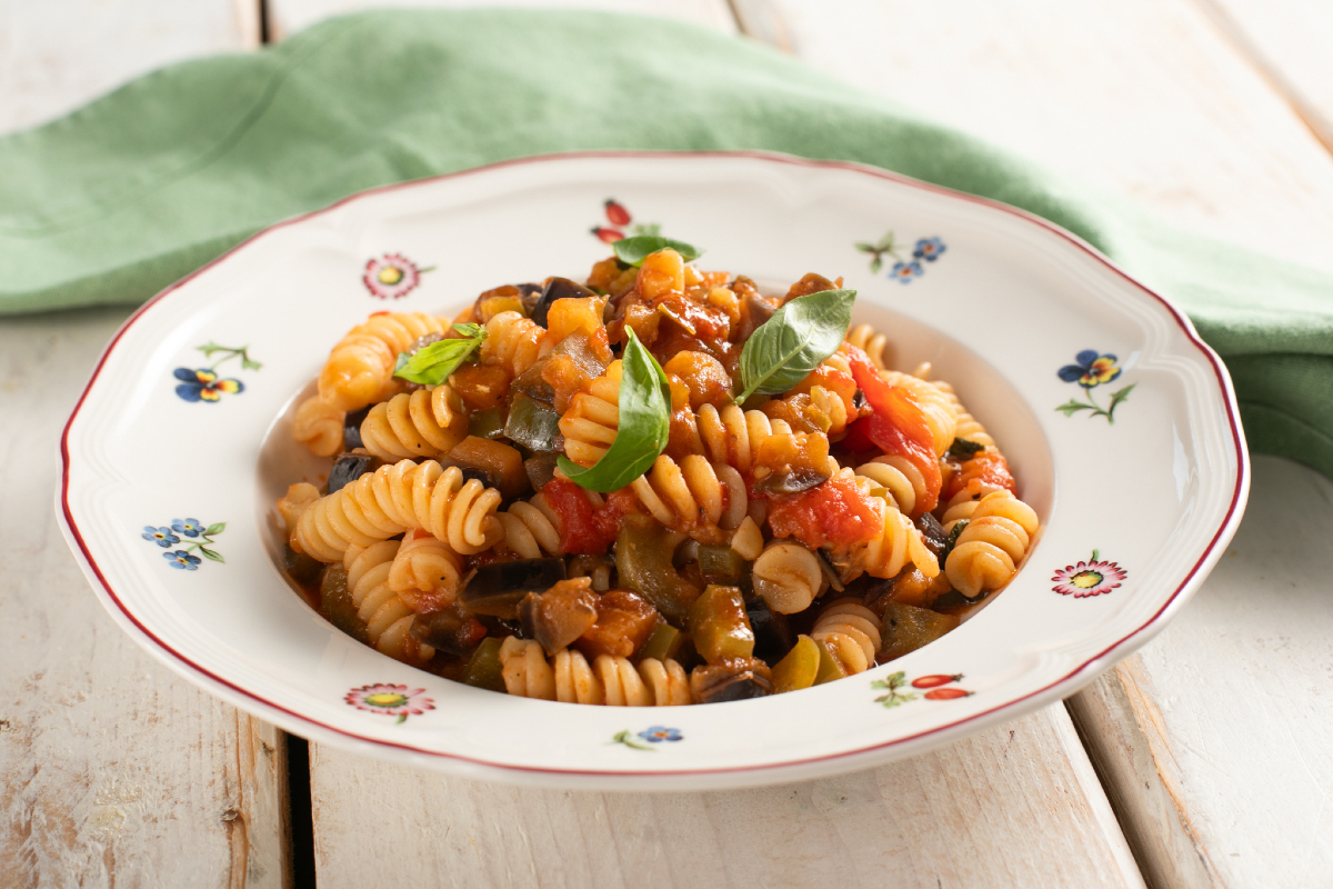 Fusilli met paprika en aubergine