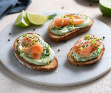 Toast met zalm en avocado