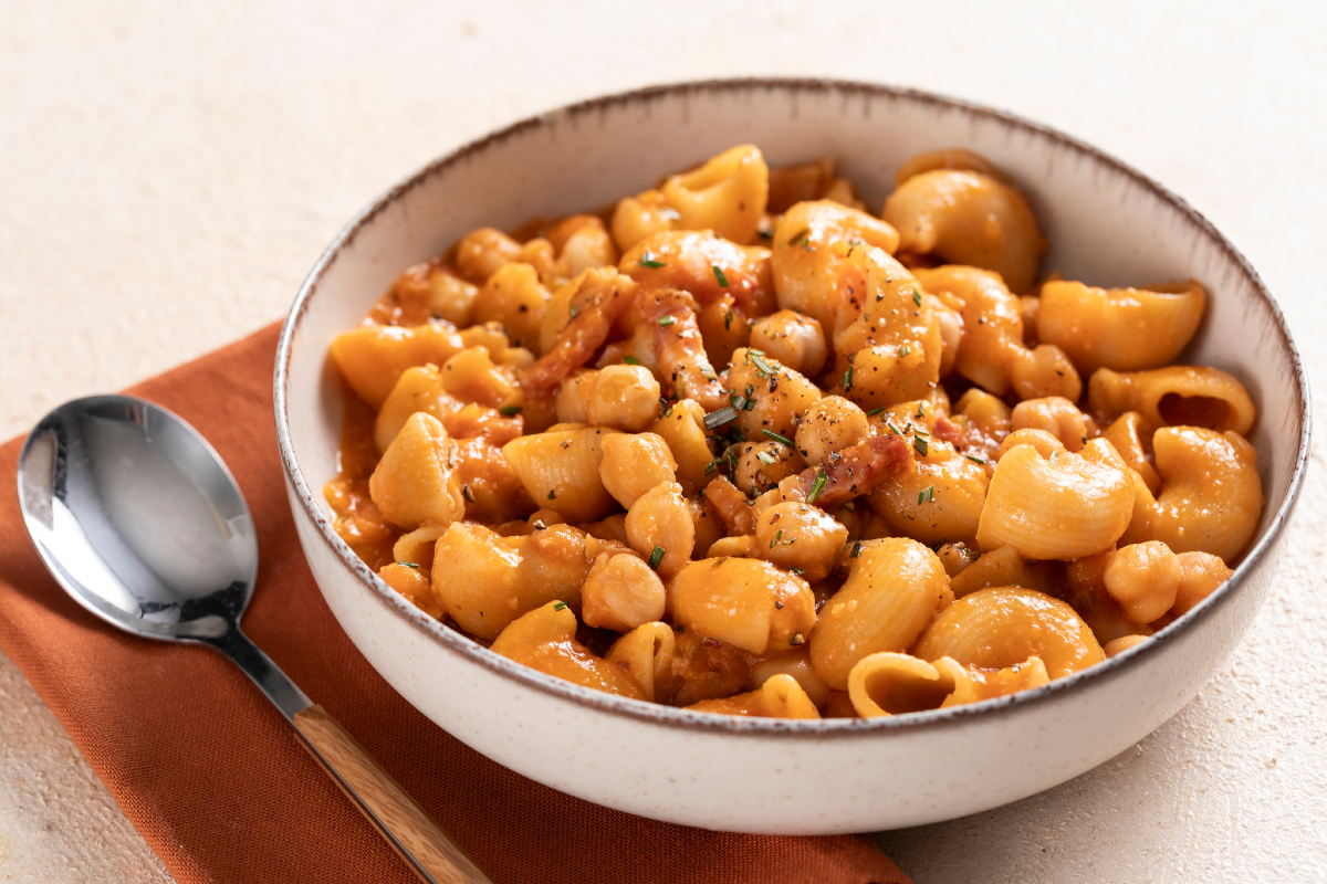 Pasta met kikkererwten: traditioneel, makkelijk en snel