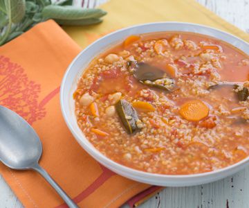 Tomaat- en kikkererwtensoep met bulgur