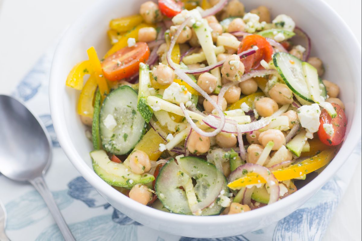 Zomerse kikkererwtensalade