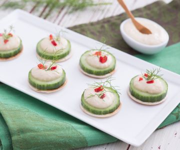 Komkommerhapjes met hummus