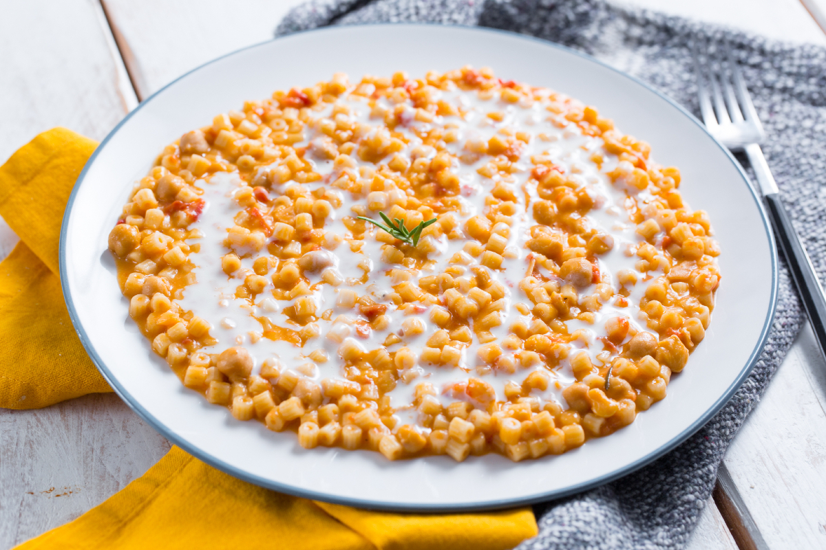 Pasta met kikkererwten en Taleggio