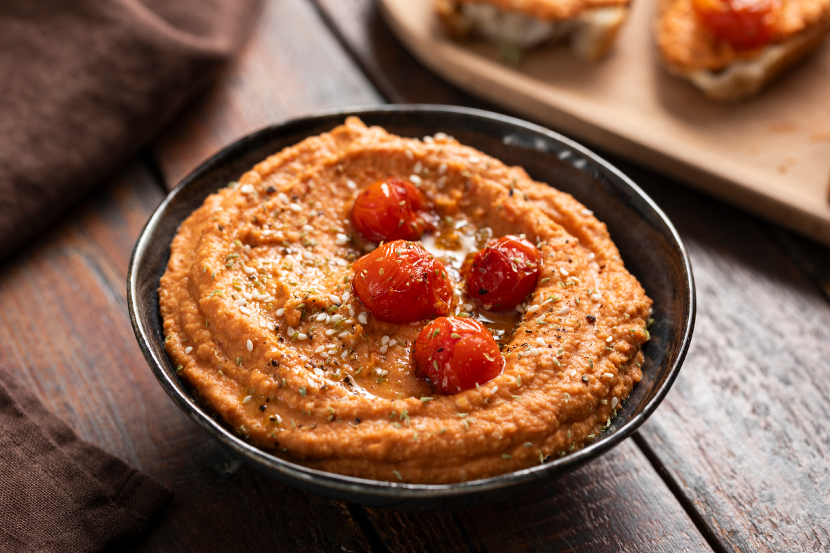 Hummus met cherrytomaatjes