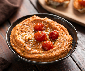 Hummus met cherrytomaatjes