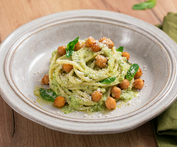 Spaghetti met courgette, kikkererwten en munt