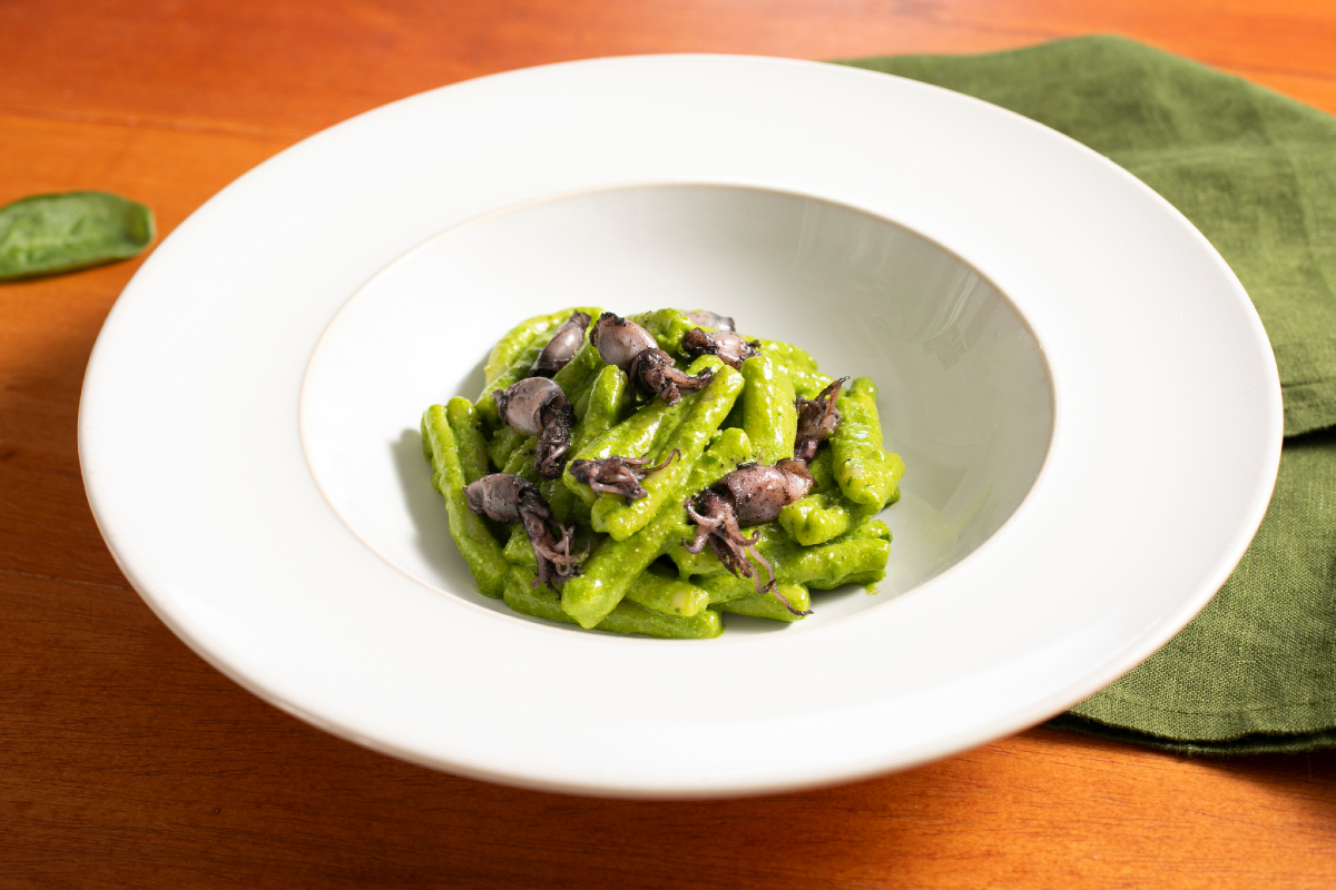 Pasta met inktvisjes en pesto van babyspinazie