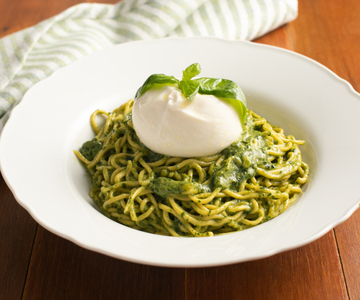 Tajarin met basilicumpesto en burrata