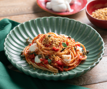 Spaghetti met tomatensaus en mozzarellaknoopjes